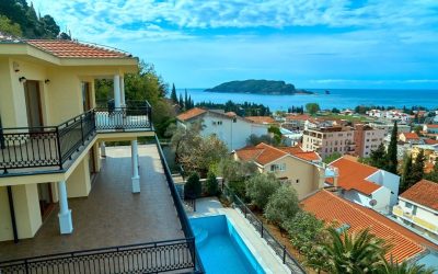 Açık Havuz ve Muhteşem Panoramik Manzaralı Ev, Karadağ