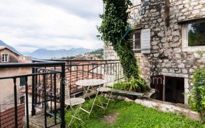 Apartment with Private Yard in the Old town, Montenegro